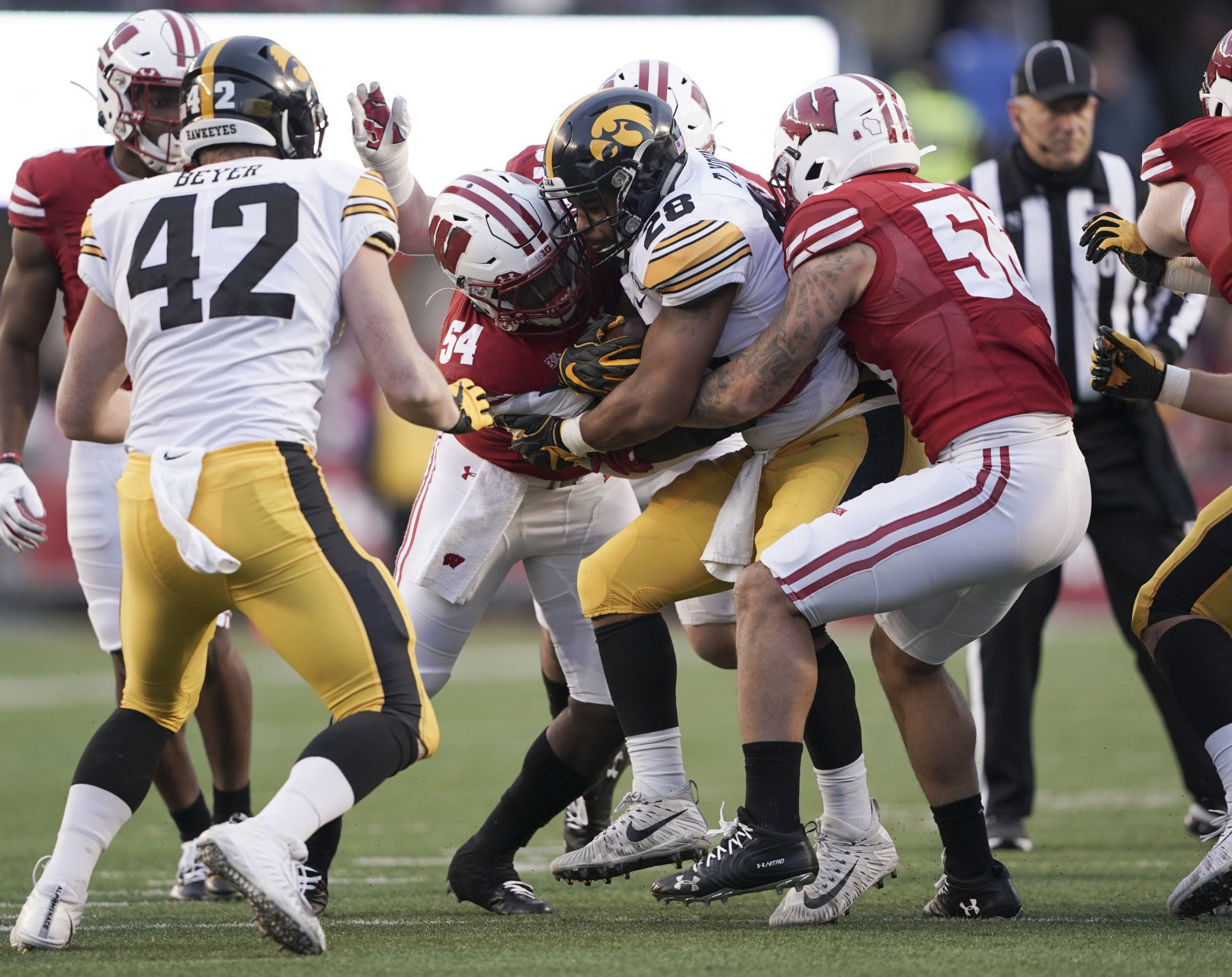 Badgers 24, Hawkeyes 22